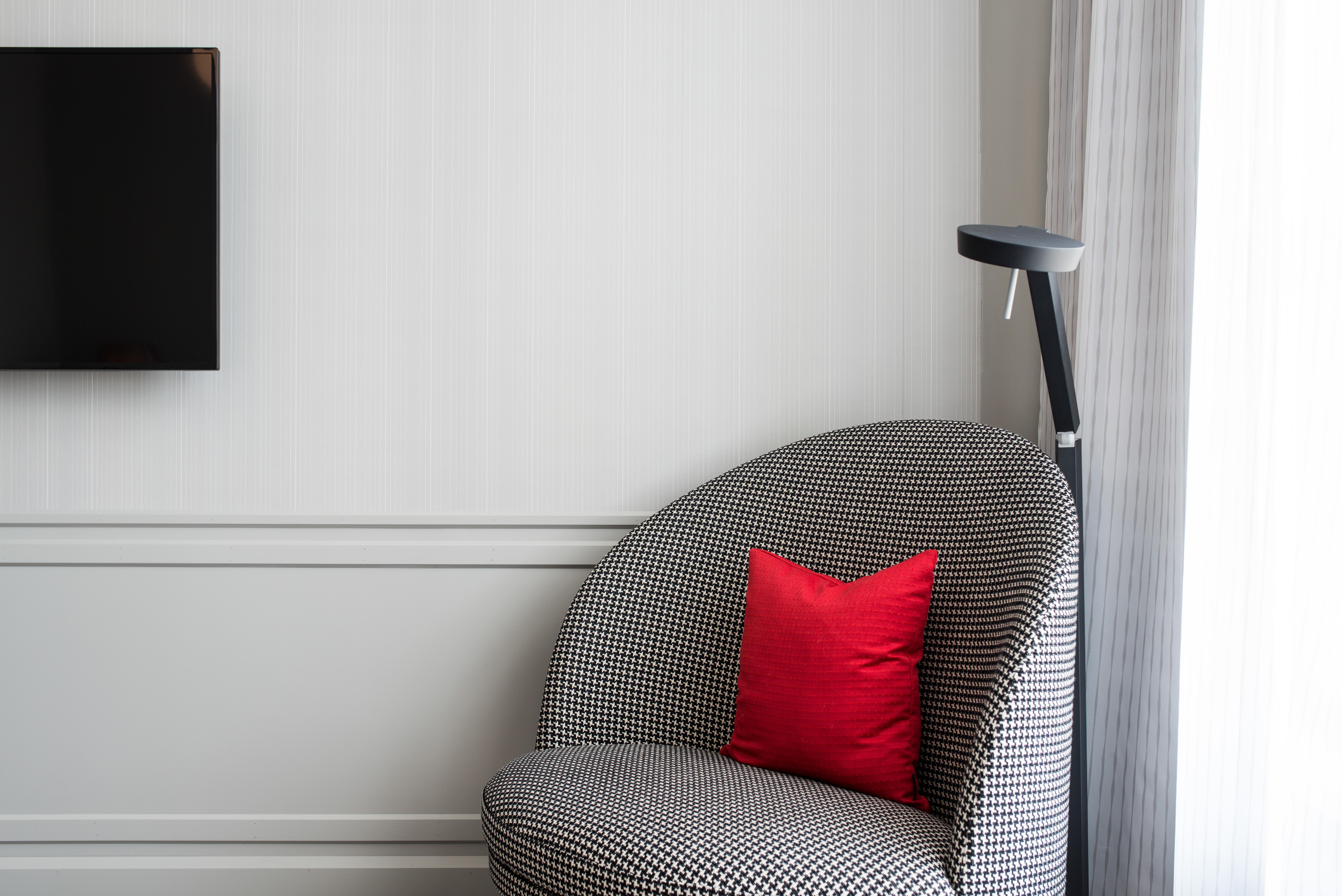 Bergen Bors Hotel Exterior photo A red throw pillow on a chair